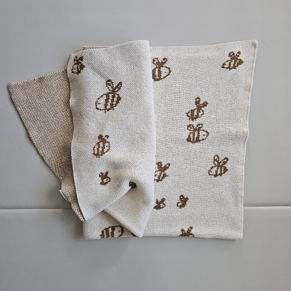 Fin & Vince bee blanket